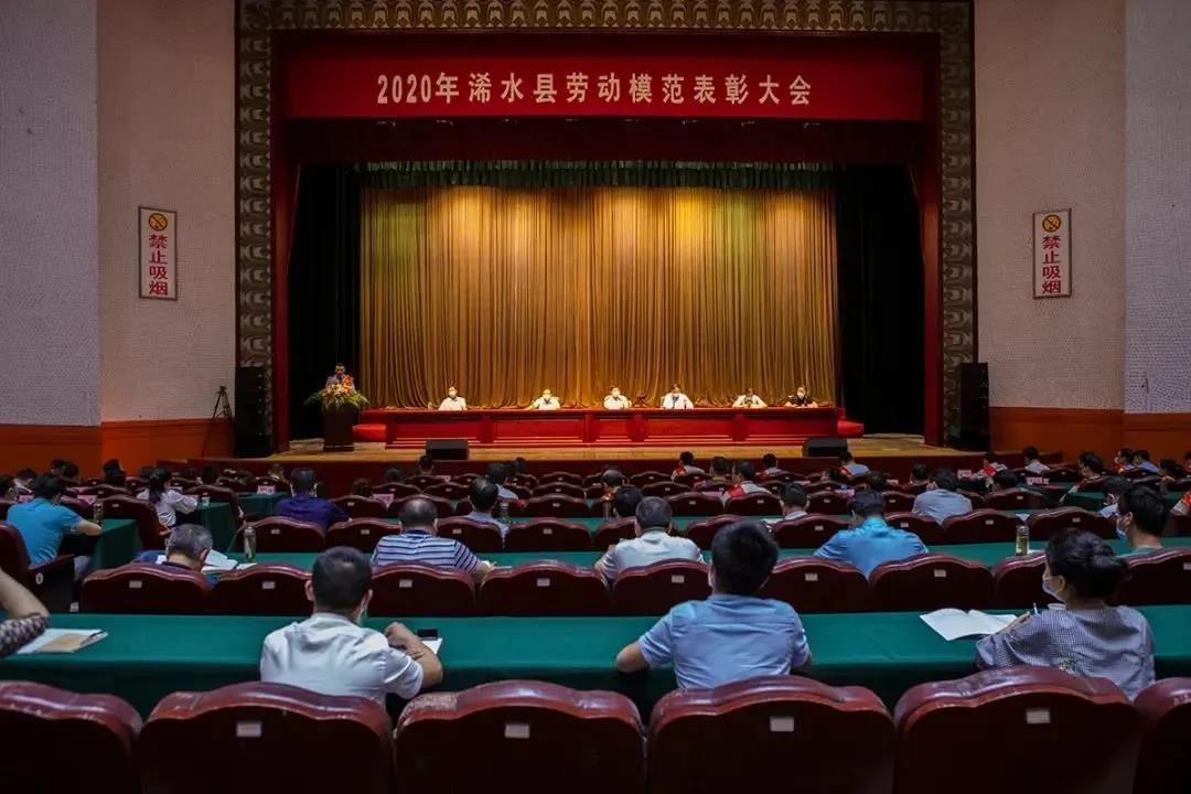 湖北新明珠煤气站主任张琦荣获浠水县劳动模范称号