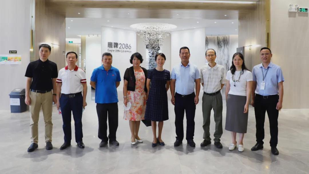 佛山市人大常委会副主任麦洁华一行莅临鹰牌集团调研指导