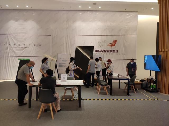 一张会发热的桌子在东莞名家具展大放异彩