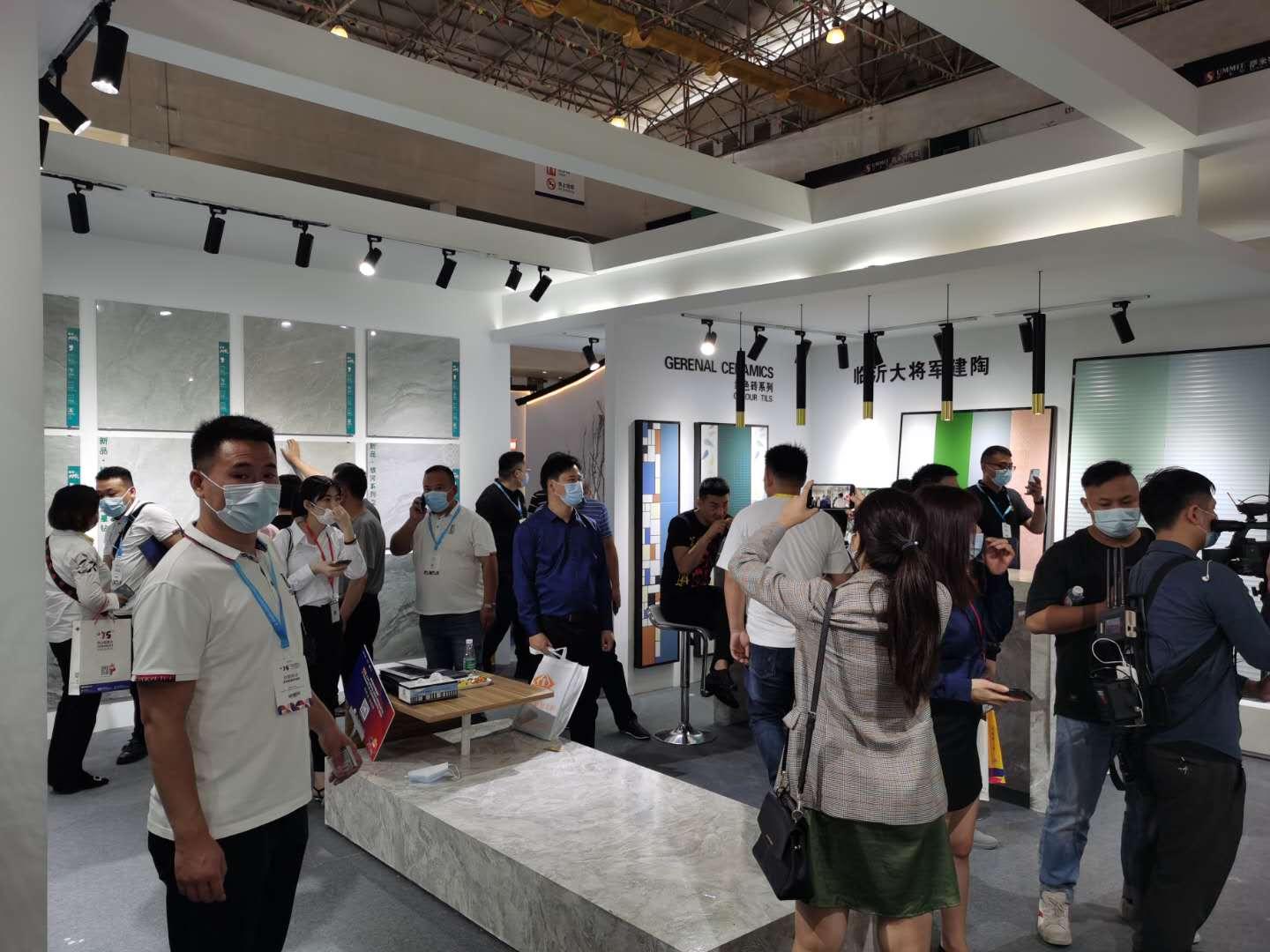 直击展会 | 陶博会首日，众多国内外客商、媒体到访临沂大将军展位