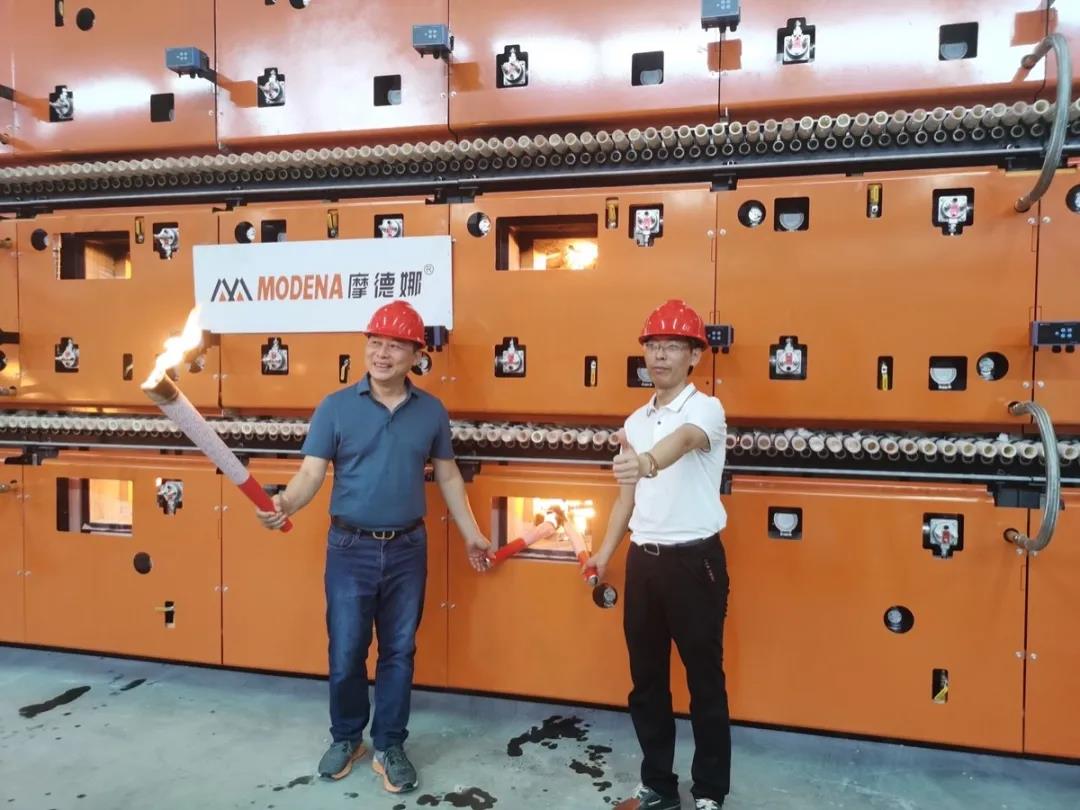 由摩德娜承建的东鹏控股高端智能岩板双层窑生产线顺利点火
