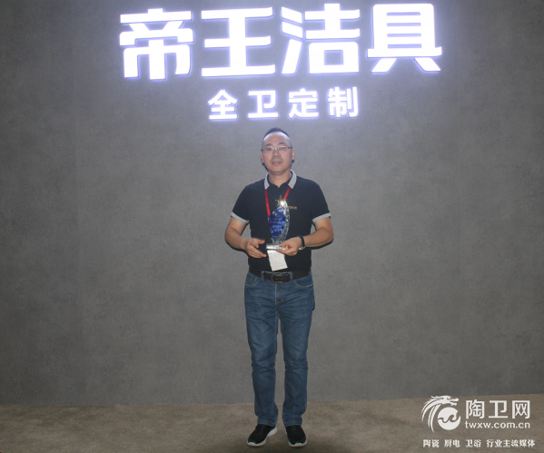 1528709585(1).png