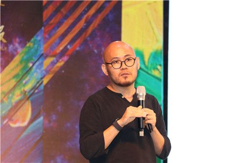 协进陶瓷市场总监&nbsp;&nbsp;石荣波先生做分享.jpg
