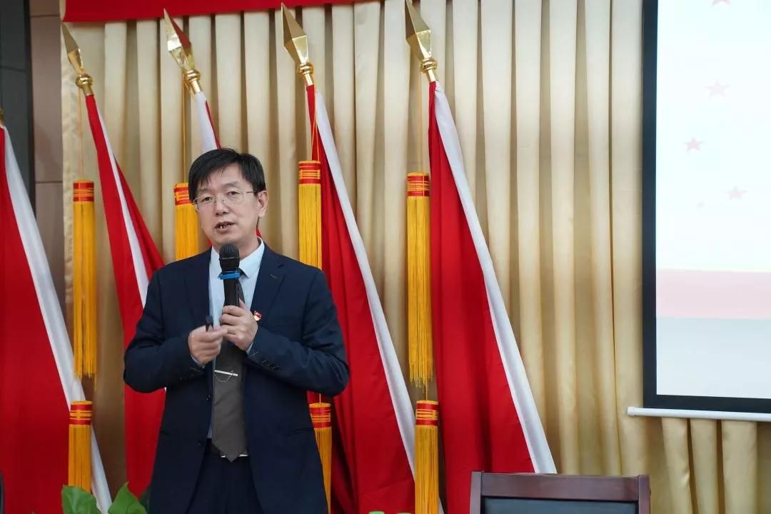 新明珠陶瓷集团主题教育专题党课开讲了2.jpg