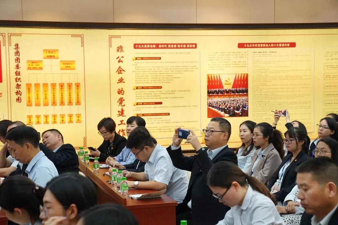 新明珠陶瓷集团主题教育专题党课开讲了3.jpg