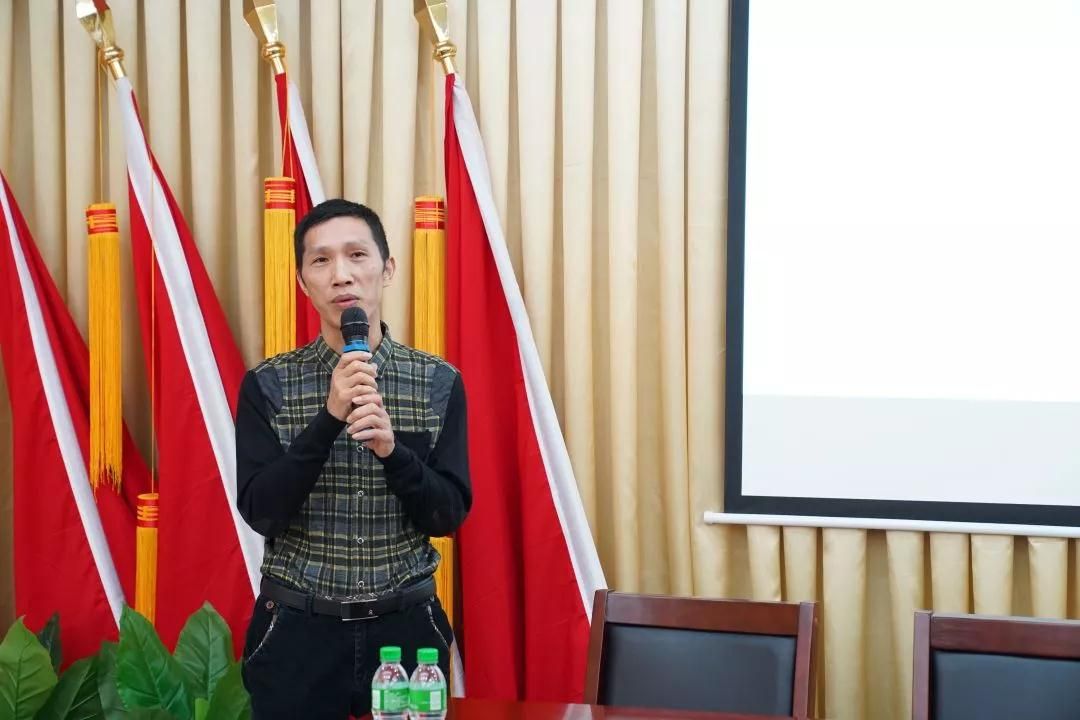 新明珠陶瓷集团主题教育专题党课开讲了4.jpg