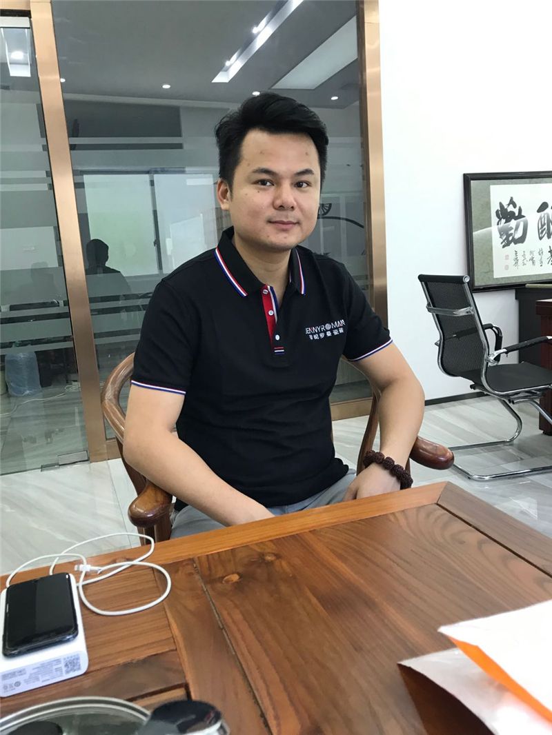 珍妮罗曼瓷砖销售总经理岑伟明.jpg