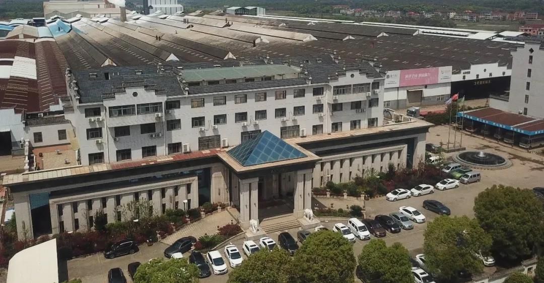 金三角集团大岩板智能生产线窑炉顺利点火.jpg