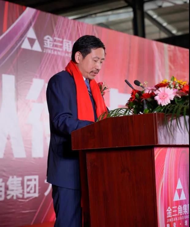金三角集团大岩板智能生产线窑炉顺利点火8.jpg