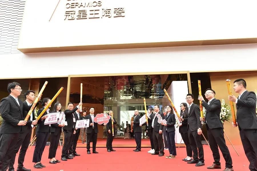 火爆出圈，冠星王陶瓷再次成为人气收割机.jpg