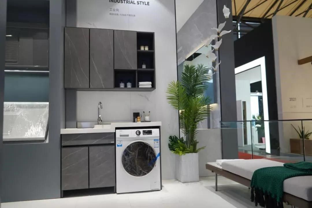 1630976064755690.jpg 惠达卫浴全国首个定制阳台柜加工站揭牌试运营4.jpg