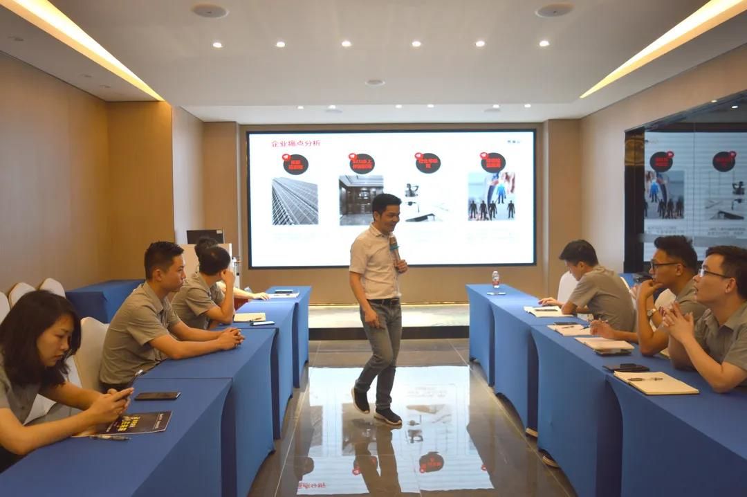 1631175994378383.jpg 咋装云创始人水哥为朗司团队赋能2.jpg