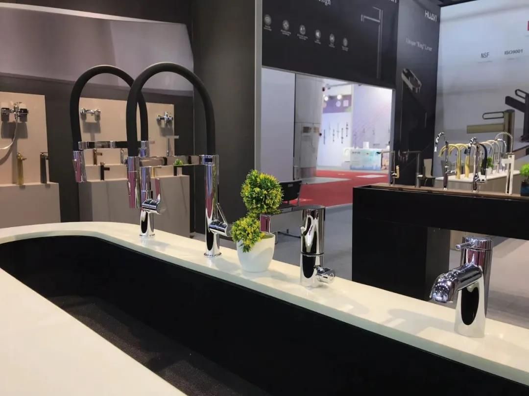 1634447090966190.jpg 华艺卫浴在广交会现场频频收获好评3.jpg