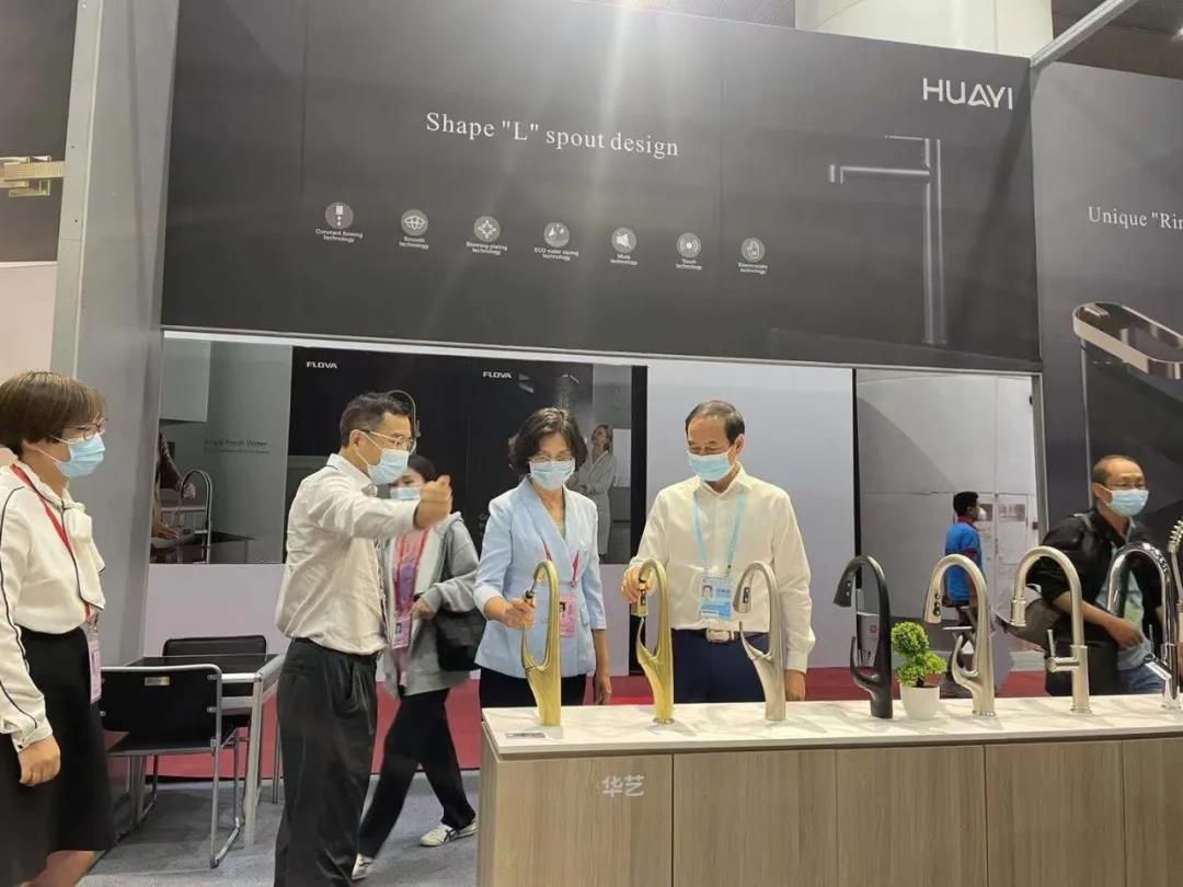 1634447149212561.jpg 华艺卫浴在广交会现场频频收获好评7.jpg
