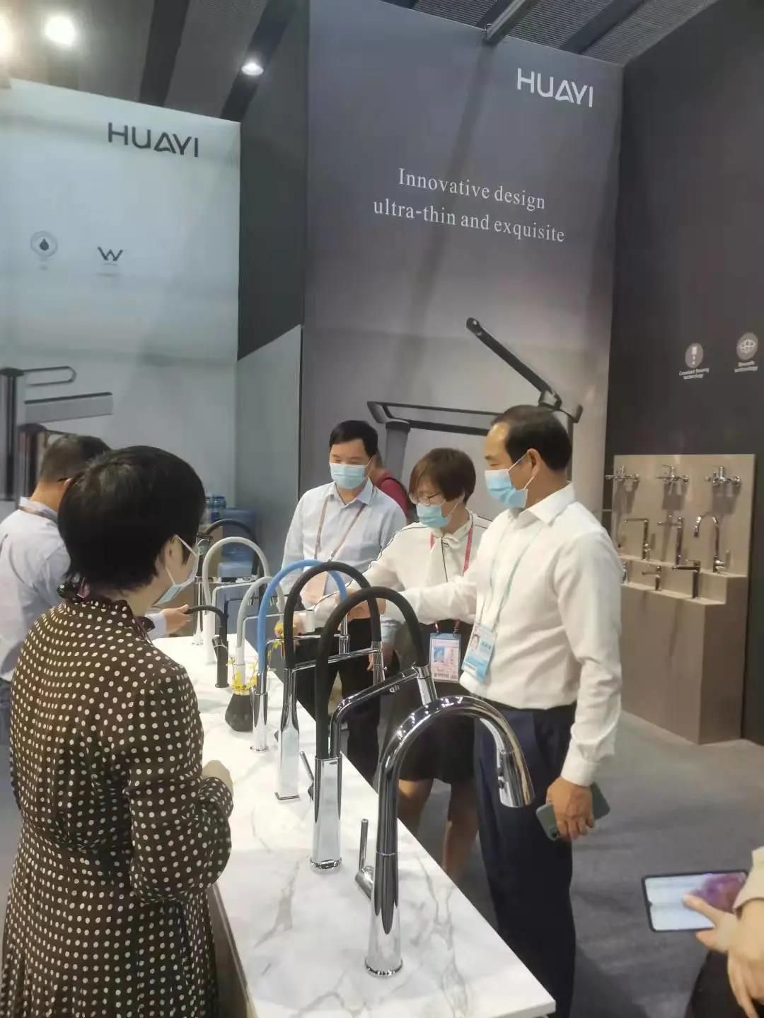 1634447171958170.jpg 华艺卫浴在广交会现场频频收获好评9.jpg