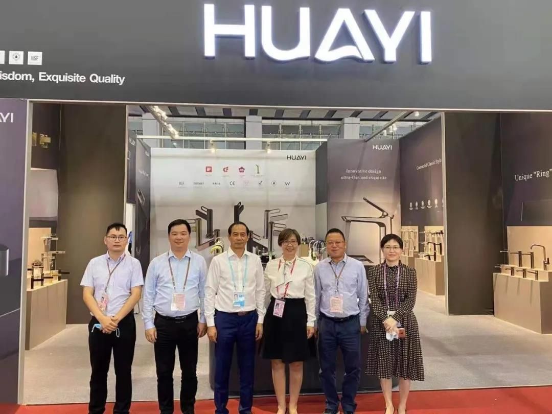 1634447178725713.jpg 华艺卫浴在广交会现场频频收获好评10.jpg