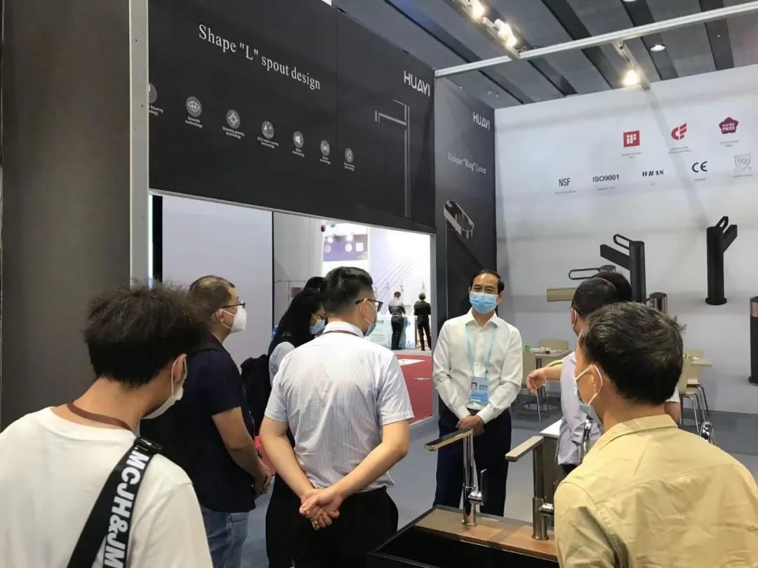 1634447188716727.jpg 华艺卫浴在广交会现场频频收获好评11.jpg