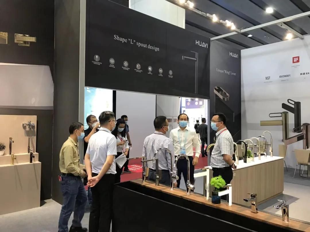 1634447197369608.jpg 华艺卫浴在广交会现场频频收获好评12.jpg