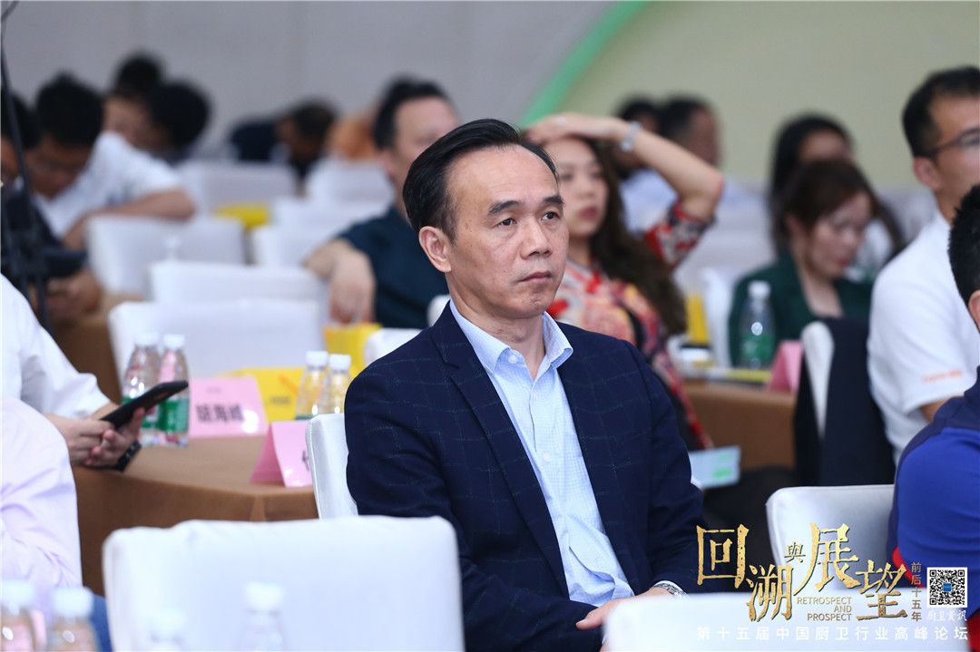 1634698330588048.jpg 美洁卫浴荣获2021厨卫榜“蹲便器单品类卫浴冠军”01.jpg