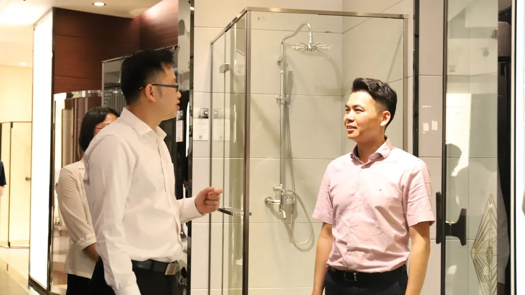 中山港口镇党委副书记镇长周昭坚等领导一行莅临优普调研指导 (2).png