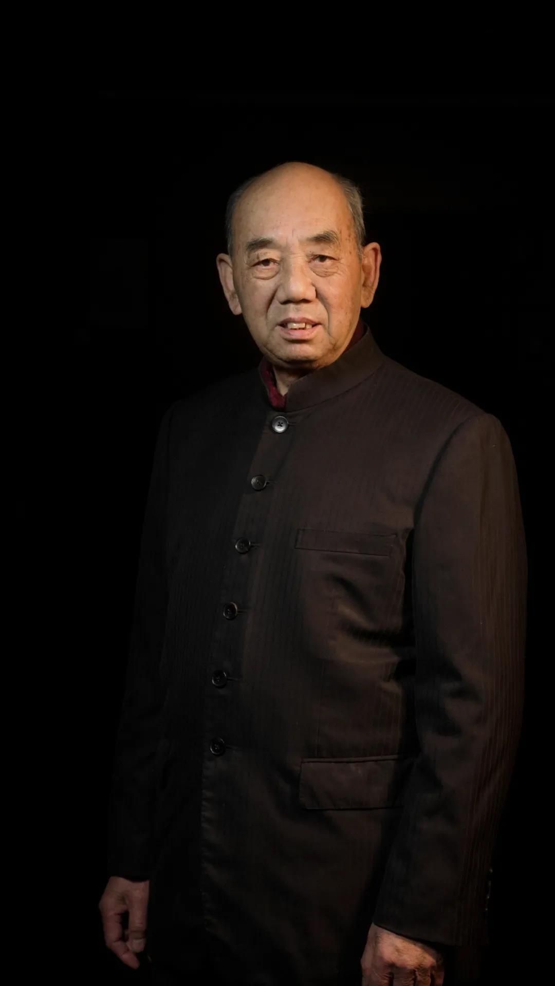 国家级非遗传承人黄云鹏领衔景德镇非遗大师数字陶瓷第一拍.jpg