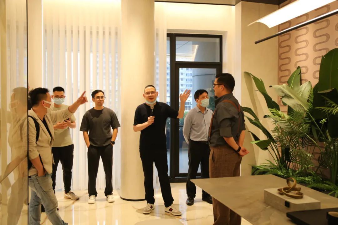 参观2.jpg